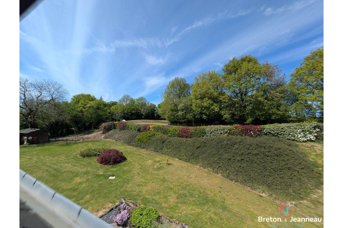 Superbe maison de campagne en pierre en Bais et Evron