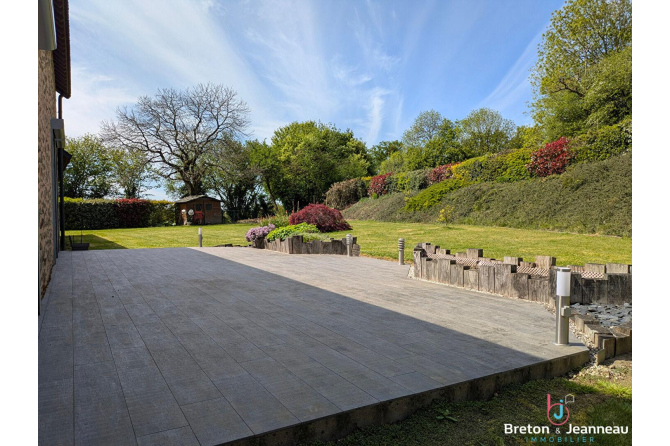 Superbe maison de campagne en pierre en Bais et Evron