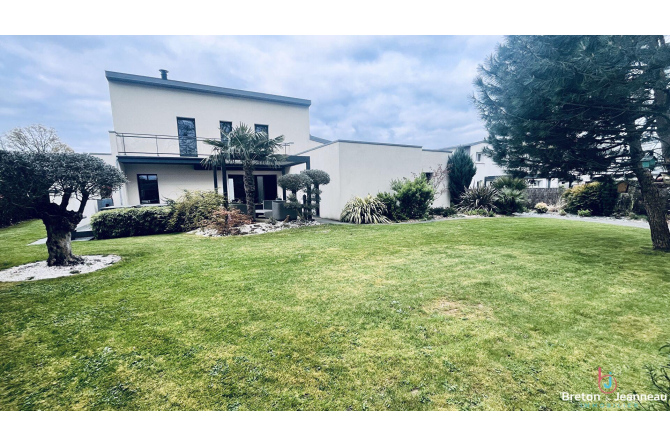 Maison contemporaine à Changé