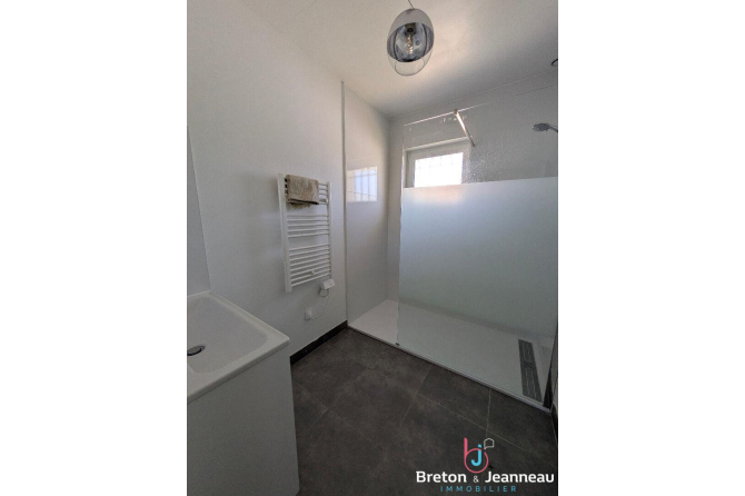 Maison rénovée à Sainte-Suzanne