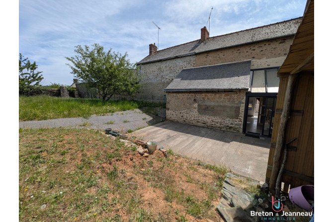 Maison de bourg rénovée à Voutré