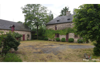 Maison de maître avec pièce d'eau, proche de Villaines la Juhel