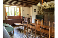 Maison de maître avec pièce d'eau, proche de Villaines la Juhel