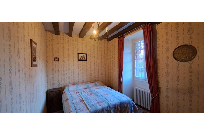 Maison de maître avec pièce d'eau, proche de Villaines la Juhel