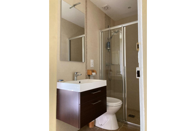 Maison de maître avec pièce d'eau, proche de Villaines la Juhel