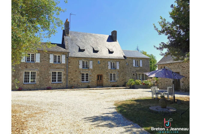 Propriété comprenant maison et gîtes sur 1 ha 27 en Mayenne