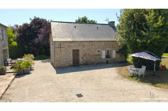 Propriété comprenant maison et gîtes sur 1 ha 27 en Mayenne