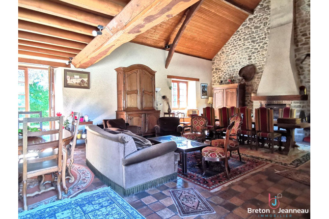 Propriété comprenant maison et gîtes sur 1 ha 27 en Mayenne