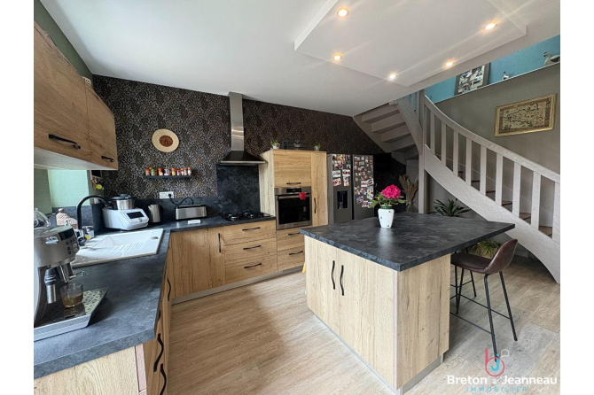 Longères en pierres de 193 m² rénovée  à Ernée