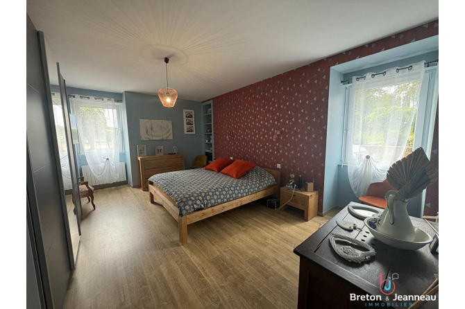 Longères en pierres de 193 m² rénovée  à Ernée