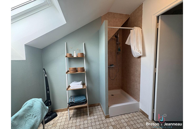Longères en pierres de 193 m² rénovée  à Ernée