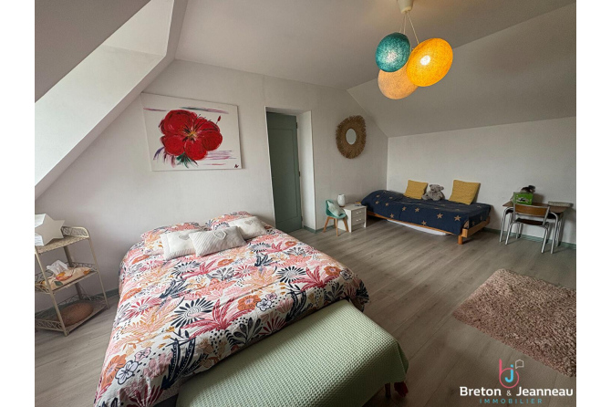 Longères en pierres de 193 m² rénovée  à Ernée