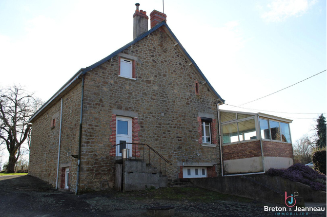 Maison sur 7500 m² à Juvigné