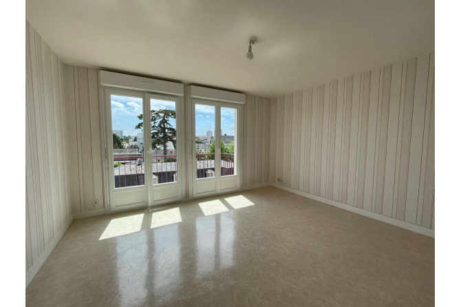 Apartment T3 district Banque de France Laval