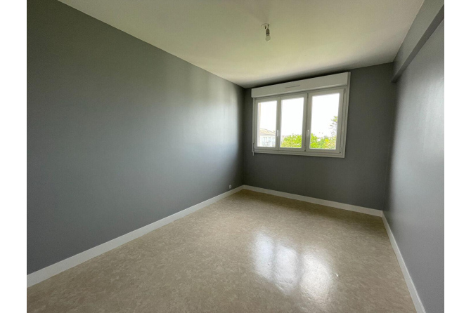 Apartment T3 district Banque de France Laval