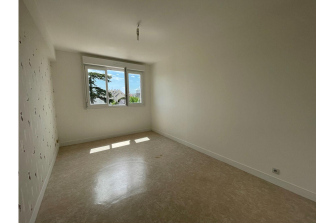 Apartment T3 district Banque de France Laval