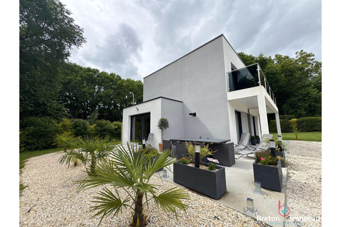 Pavillon contemporain lumineux à Ernée