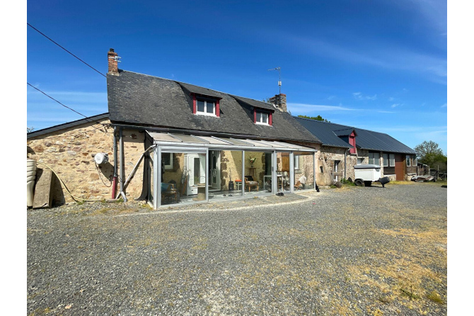 Maison de campagne à Neuvillette en Charnie
