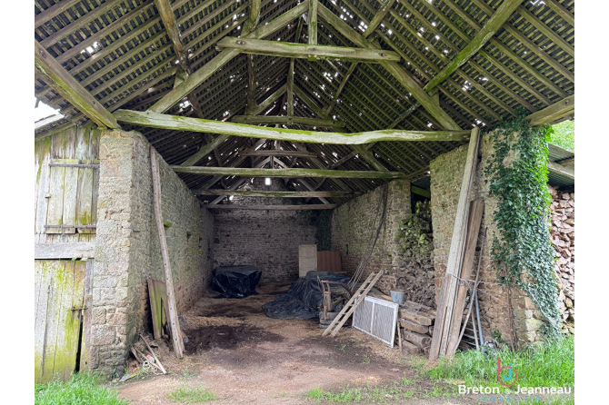 Hangar avec 1 ha de terrain sur Charchigné