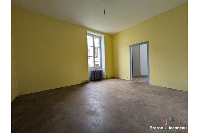 Ensemble immobilier - Fort potentiel locatif - Centre-ville d'Évron