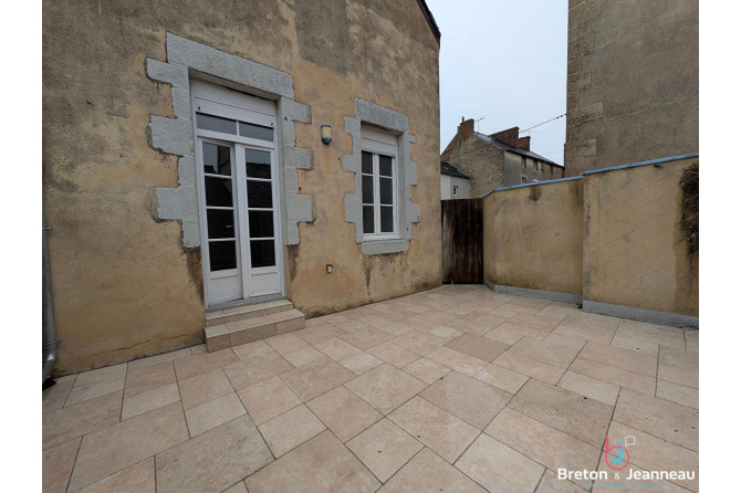 Ensemble immobilier - Fort potentiel locatif - Centre-ville d'Évron