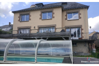 Maison avec piscine couverte à Laval