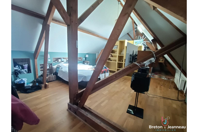 Maison avec piscine couverte à Laval