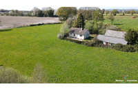 Maison de plain-pied sur près d'un hectare secteur Bais