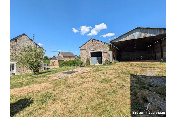 Corps de ferme avec dépendances secteur VAIGES