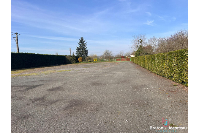 Entrepôt 260 m² sur terrain de 6000 m².