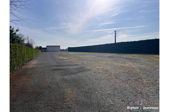 Entrepôt 260 m² sur terrain de 6000 m².