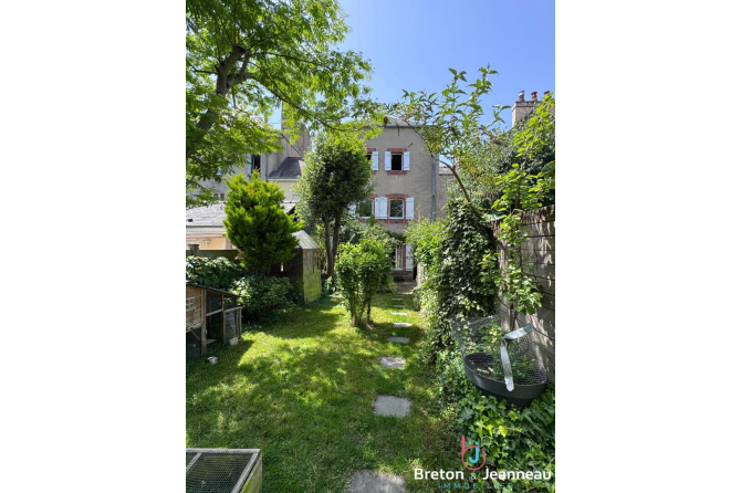 Maison de ville avec garage rive Gauche à Laval