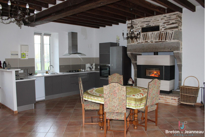 Maison rénovée en campagne à Montenay