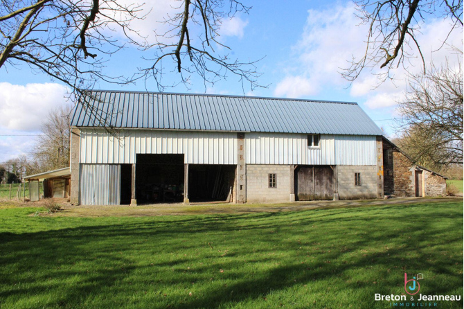 Maison rénovée en campagne à Montenay
