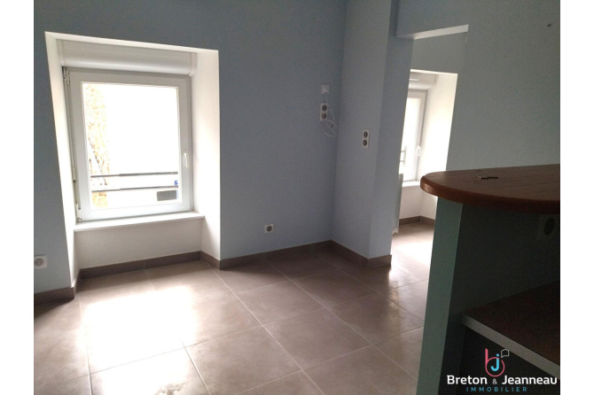 APPARTEMENT F2 à MONTSURS