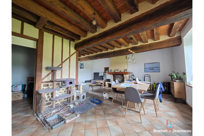 Corps de ferme avec 2 hectares secteur Lassay-les-Châteaux