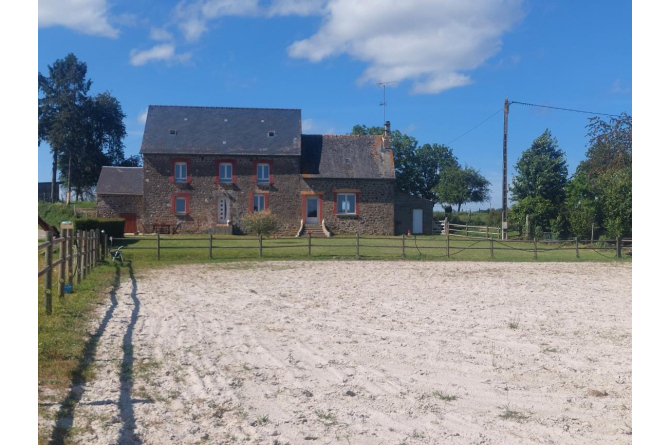 Corps de ferme avec 2 hectares secteur Lassay-les-Châteaux