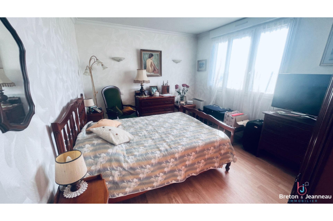 LAVAL - Appartement avec trois balcons