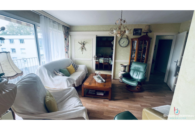 LAVAL - Appartement avec trois balcons