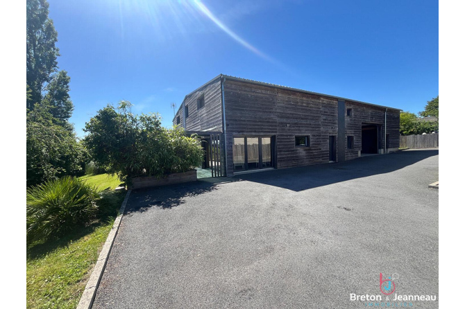 Maison 220 m² avec dépendance à La Baconnière