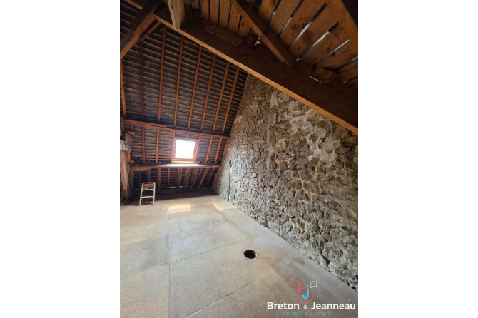 Maison en pierres au coeur de Lassay les Châteaux