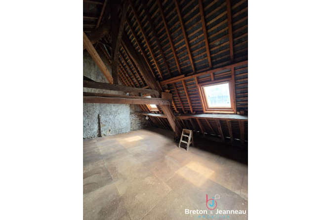 Maison en pierres au coeur de Lassay les Châteaux