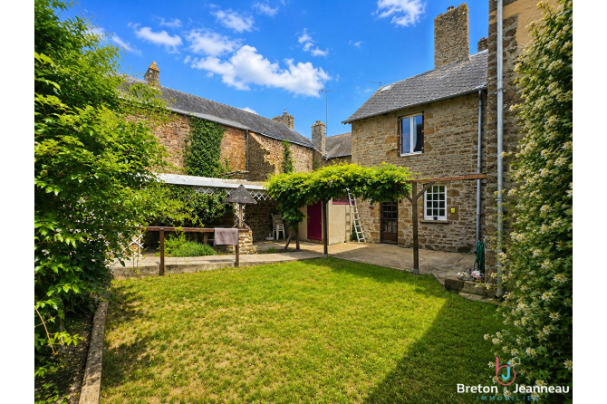 Maison en pierres au coeur de Lassay les Châteaux