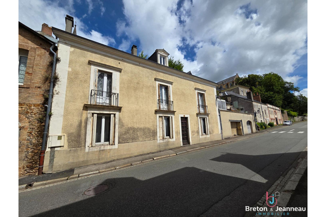 Maison de ville à Sillé le Guillaume
