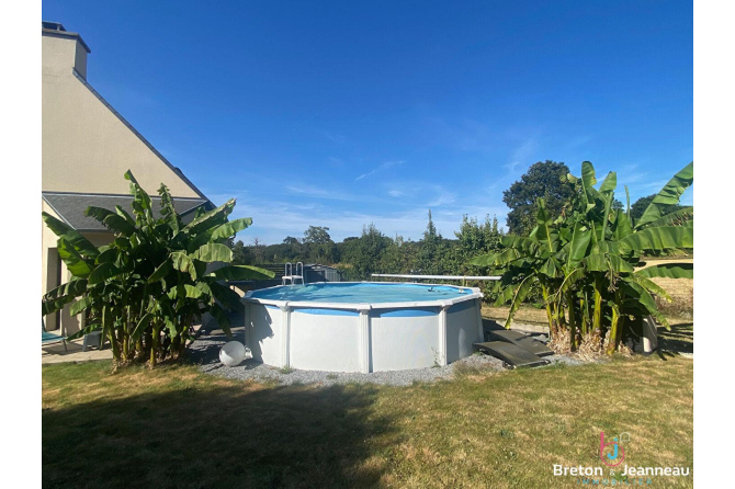 Maison avec piscine hors-sol à Romagné