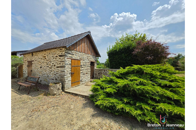 Corps de Ferme sur 4 ha à Javron-les-Chapelles