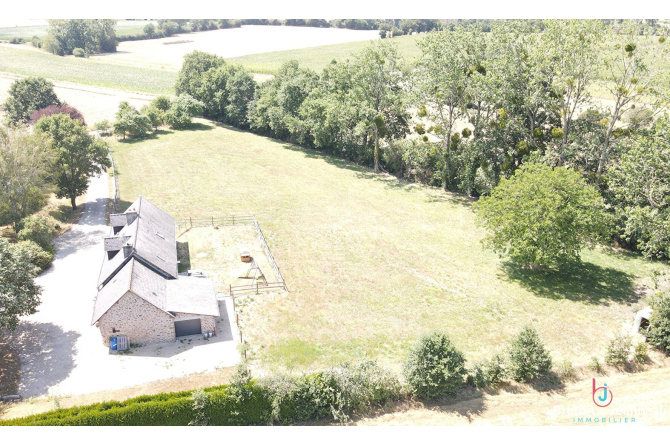 Longère en campagne sans voisins à Oisseau