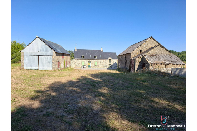 Corps de ferme sans voisins secteur Mayenne