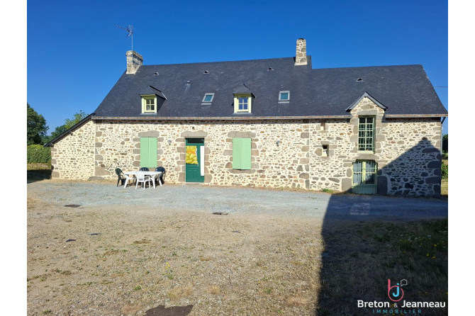 Corps de ferme sans voisins secteur Mayenne