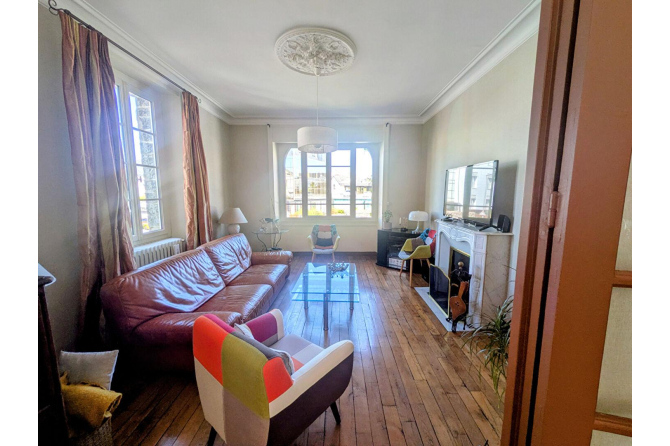 Maison Laval  proche gare, 7 pièce(s) 170 m2
